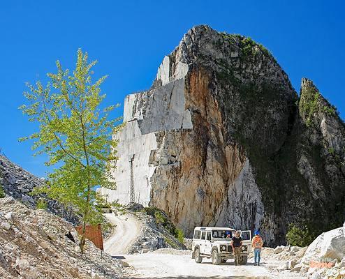 Marmorsteinbruch in Carrara, dem edlen weißen Marmor aus der Toskana • m24o Marmorsteinbruch in Carrara, dem edlen weißen Marmor aus der Toskana
