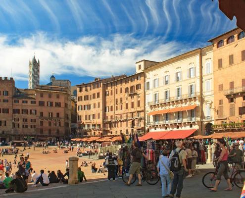 Siena, der mittelalterliche Ort in der Toskana mit dem Platz, wo das Pferderennen Palio di Siena stattfindet