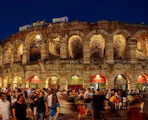 Arena di Verona Opern Festival Musikreise nach Italien mit einer Oper in Verona|Verona Opera Aida|Placido Domingo in der Arena|Verona Opera Il Trovatore mit Anna Netrebko und Yusif Eyvazov|Arena di Verona - Nabucco