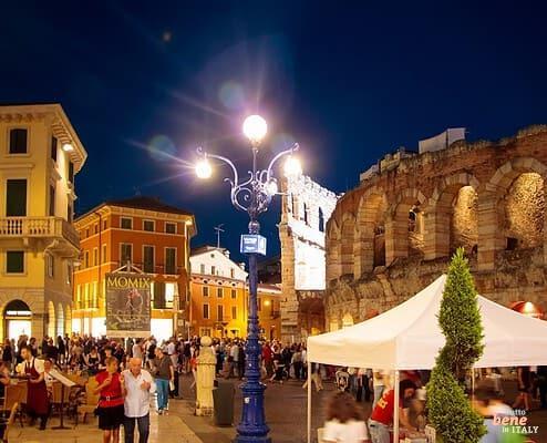 Abendstimmung in Verona in der Arena auf der Piazza Brà • m24o Abendstimmung in Verona in der Arena auf der Piazza Brà