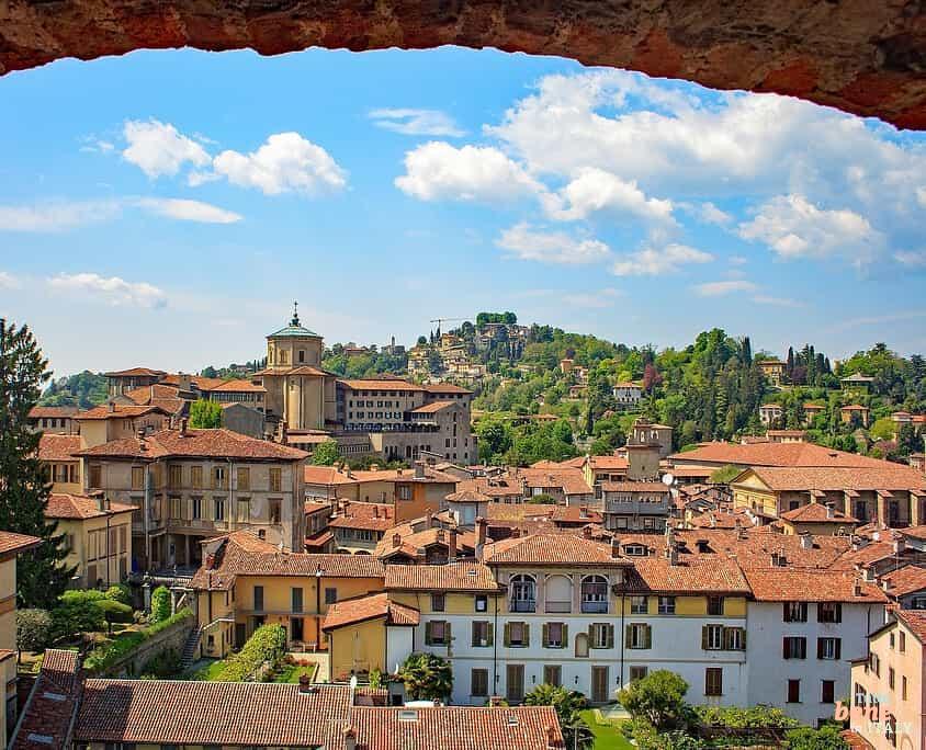 Panoramablick über Bergamo von Città Alta • m24o Panoramablick über Bergamo von Città Alta