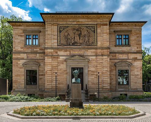 Exterior view of the Wahnfried, villa of the famous musician, composer Wilhelm Richard Wagner, with the status of Ludwig II in front, king of Bavaria, in Bayreuth, Bavaria, Germany