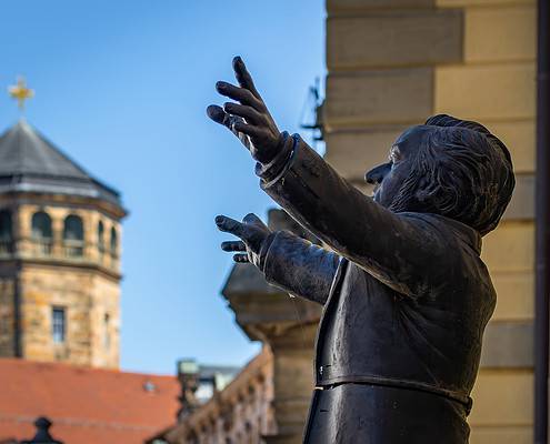 Richard Wagner conducts the Bayreuth Festival • Dirk E. Ellmer - adobe photo stock Richard Wagner dirigiert die Bayreuther Festspiele