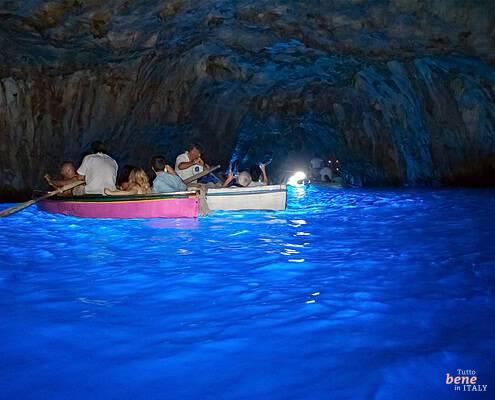 Cave Boat Tour at Night • m24o Die Blaue Grotte – Grotta Azzurra auf Capri