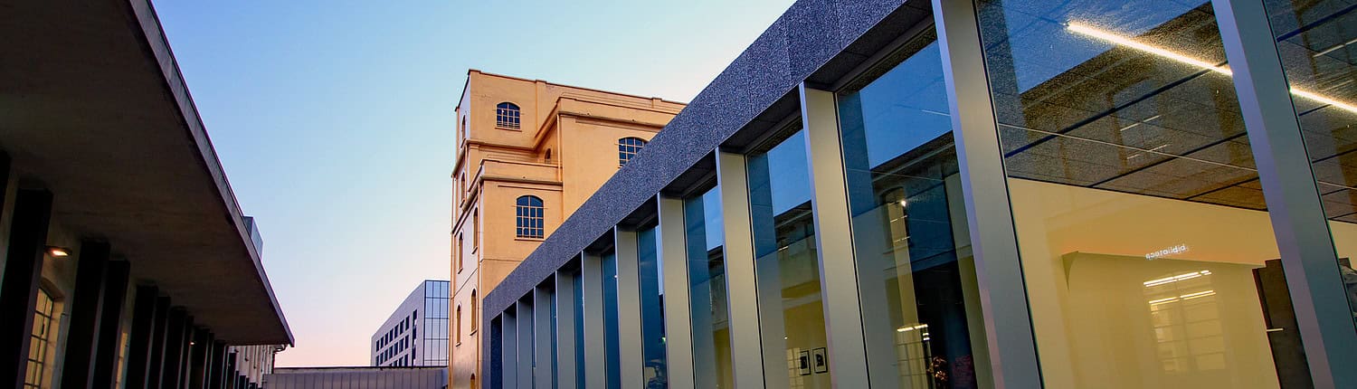 Das von Rem Koolhaas entworfene und mit einer Schicht Blattgold überzogene Haunted House ist eines der Gebäude der Fondazione Prada