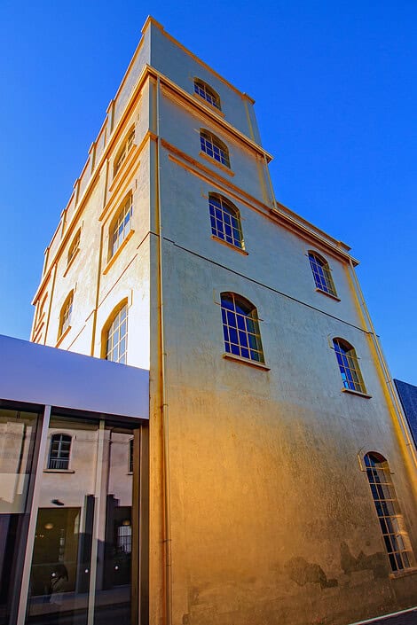 Das „Spukhaus“, der ikonische goldene Turm, der vollständig mit 24-karätigem Blattgold bedeckt ist.