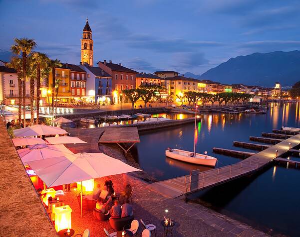 Ascona by night, Ticino Switzerland • ©Foto Zihlmann - stock.adobe.com Lago Maggiore in Norditalien