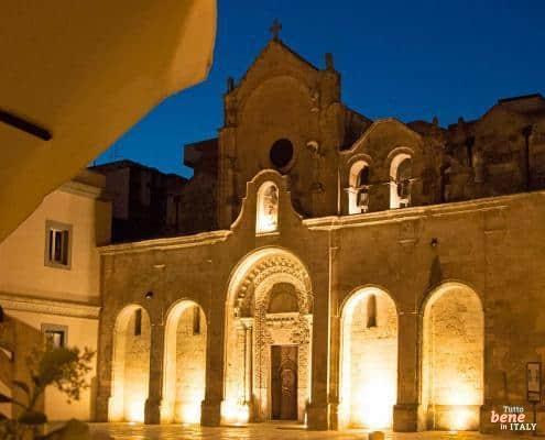 Die Kirche San Giovanni Battista in Matera ist es ein architektonisches Juwel im Stil der apulischen Romanik.