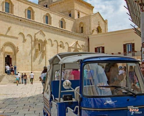 Der Dom in Matera, Basilikata • m24o Die Kathedrale von Matera steht auf dem höchsten Punkt der Stadt zwischen den beiden Sassi.