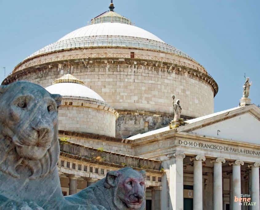 Piazza del Plebiscito, Neapel • m24o Piazza del Plebiscito in Neapel und Kirche San Francesco di Paola