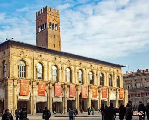 Der Palazzo del Podest&agrave; an der Piazza Maggiore war der erste Sitz der Stadtregierung, die vom B&uuml;rgermeister, seinen Richtern und Beamten ausge&uuml;bt wurde.