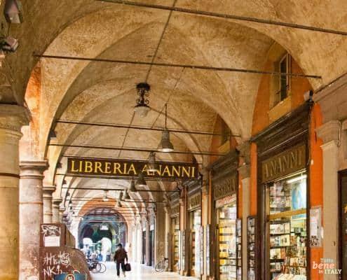 Arkaden in Bologna, Italien • m24o Arkade „Portico della Morte“ in Bologna