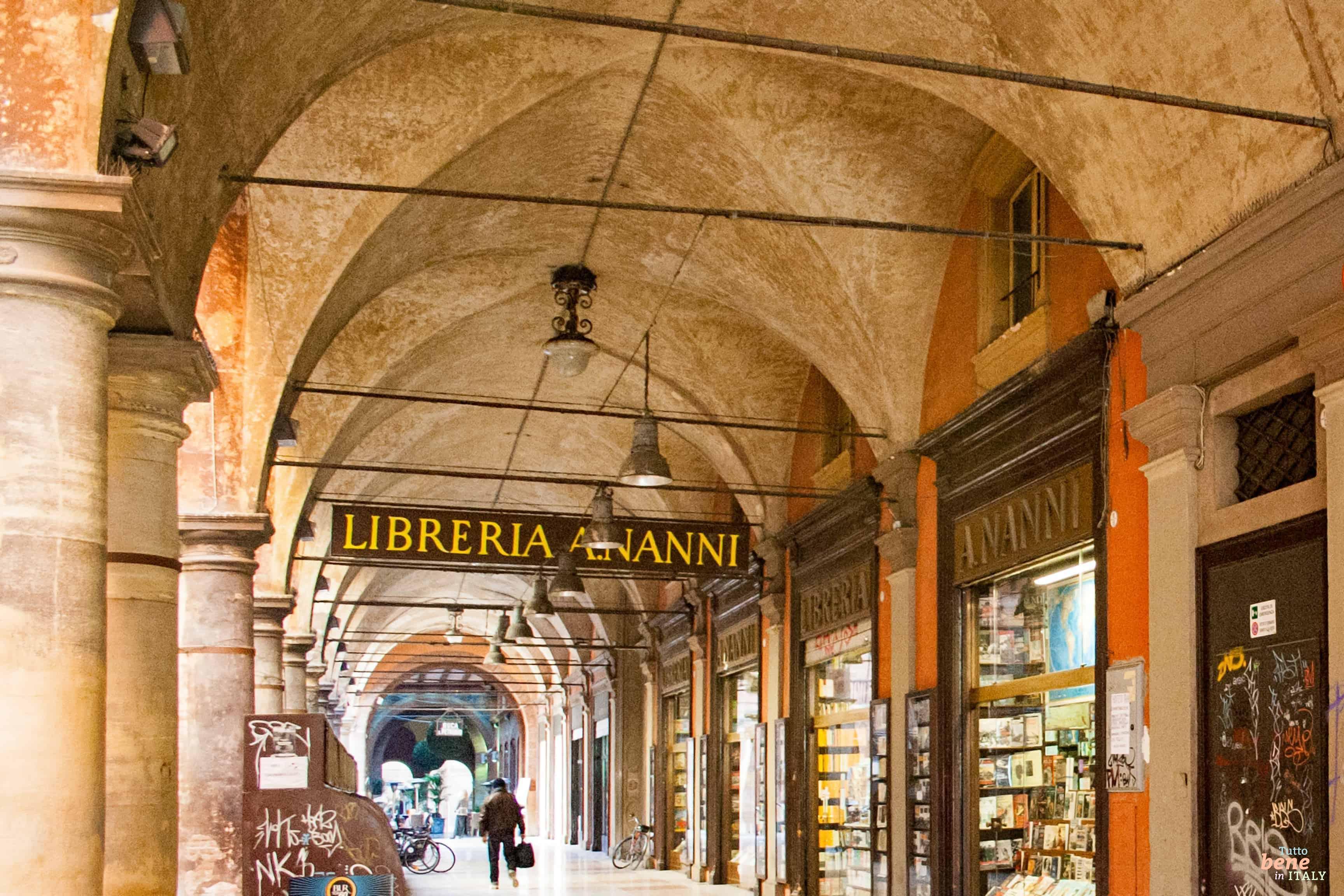 Bologna - A Private City Walk With Guide in the beautiful old town