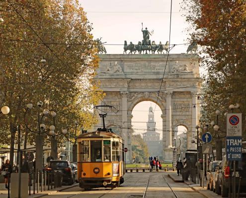 Arco della Pace Mailand mit Tram (Straßenbahn)