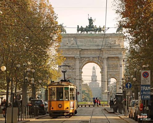 Arco della Pace Mailand mit Tram (Straßenbahn)