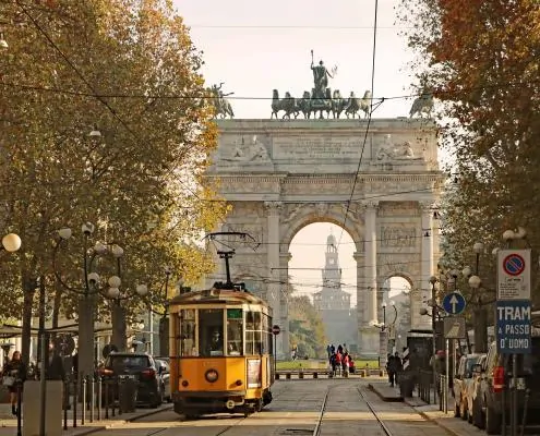 Arco della Pace Mailand mit Tram (Straßenbahn)