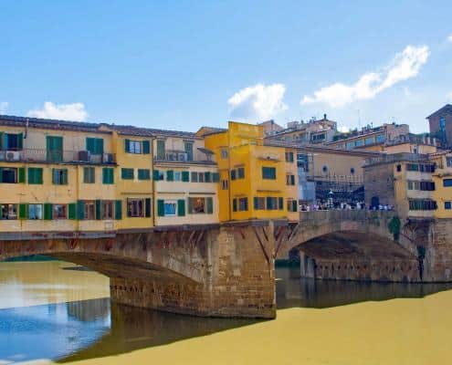 Geschäfte und Goldschmiede finden Sie auf der Brücke Ponte Vecchio